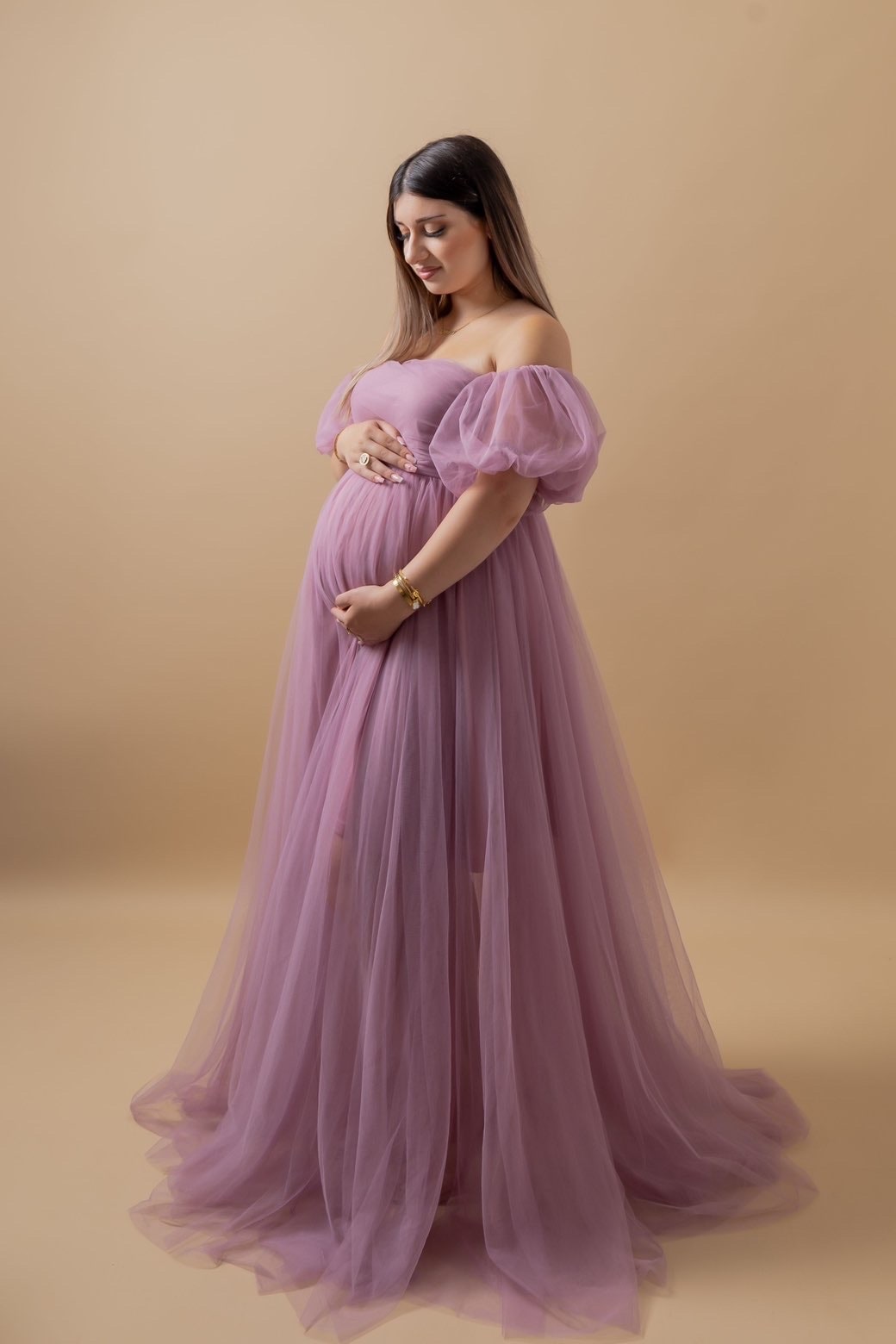 Portrait de grossesse tons mauve